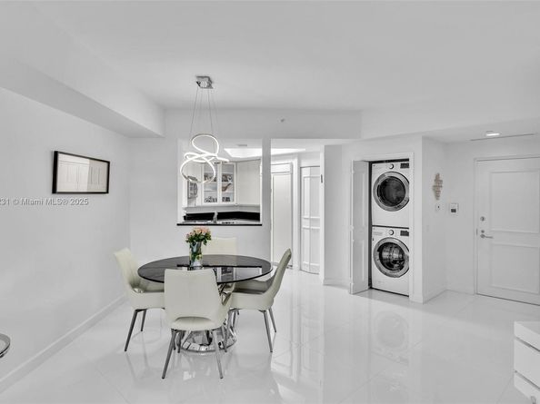 21050 Point Pl 302, Aventura FL 33180