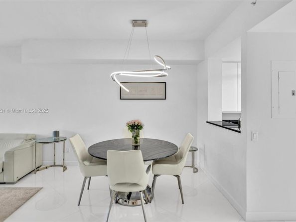 21050 Point Pl 302, Aventura FL 33180