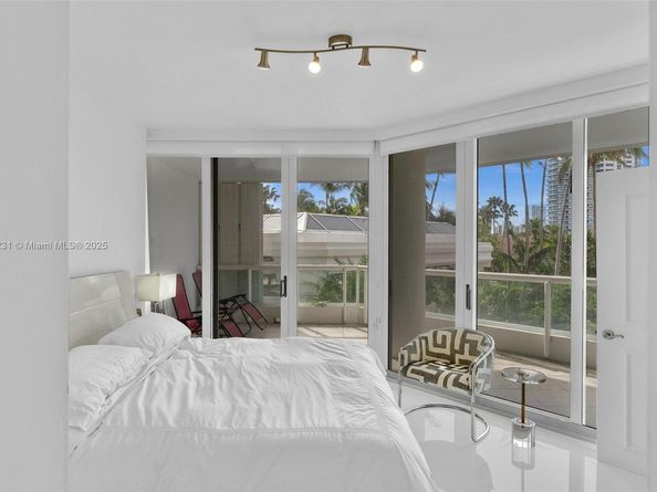 21050 Point Pl 302, Aventura FL 33180