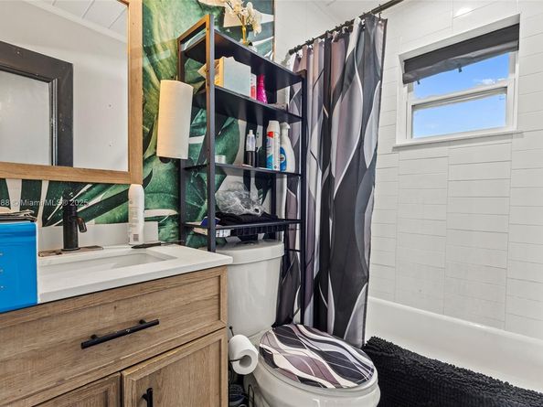 7823 Loomis St, Lantana FL 33462
