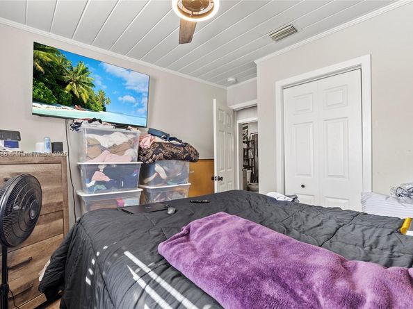 7823 Loomis St, Lantana FL 33462