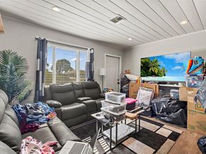 7823 Loomis St, Lantana FL 33462