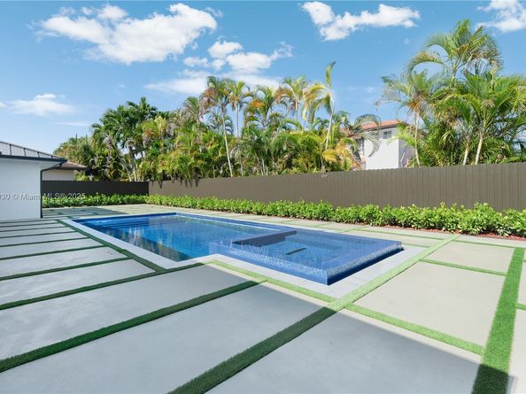 15563 SW 115th St, Miami FL 33196