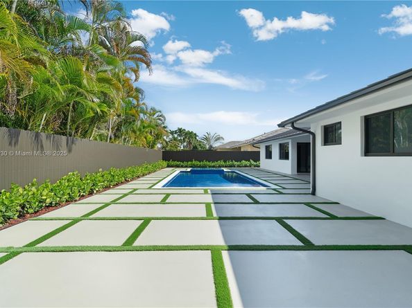 15563 SW 115th St, Miami FL 33196