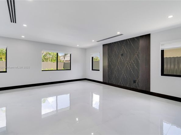 15563 SW 115th St, Miami FL 33196