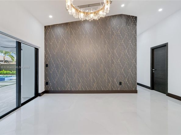 15563 SW 115th St, Miami FL 33196