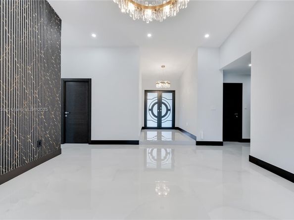 15563 SW 115th St, Miami FL 33196