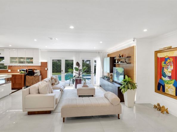 726 NE 17th Way, Fort Lauderdale FL 33304