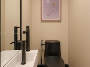 726 NE 17th Way, Fort Lauderdale FL 33304