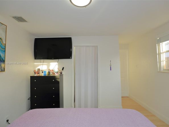 1330 N 69th Ave, Hollywood FL 33024