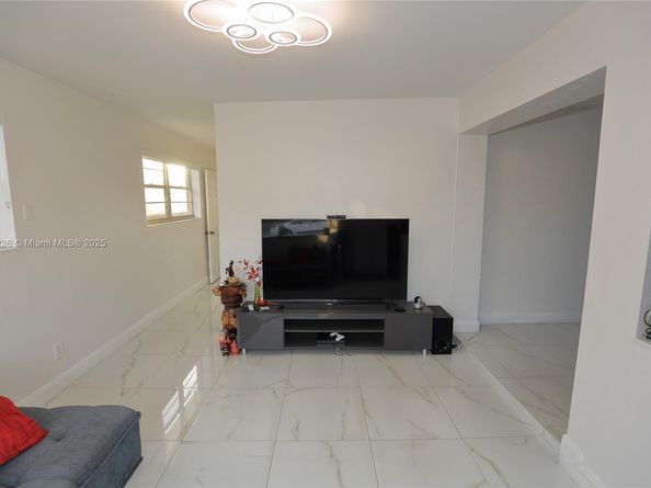1330 N 69th Ave, Hollywood FL 33024