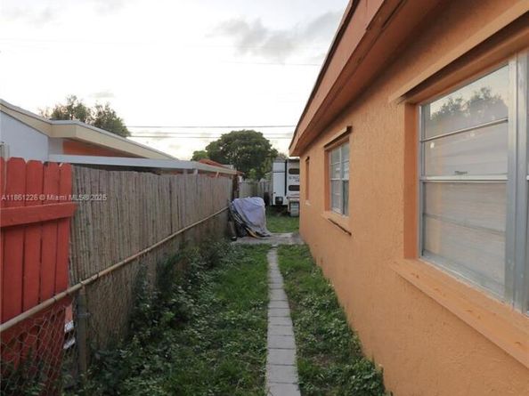 1330 N 69th Ave, Hollywood FL 33024