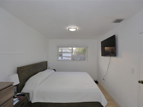 1330 N 69th Ave, Hollywood FL 33024
