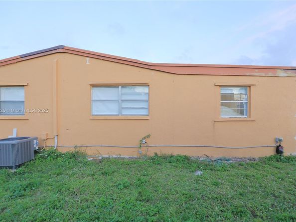 1330 N 69th Ave, Hollywood FL 33024