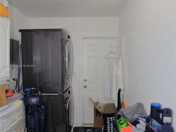 1330 N 69th Ave, Hollywood FL 33024