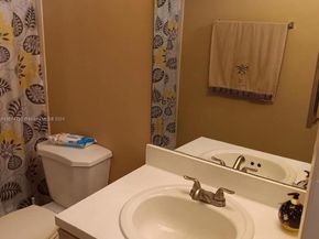18870 NW 57th Ave 108, Hialeah FL 33015