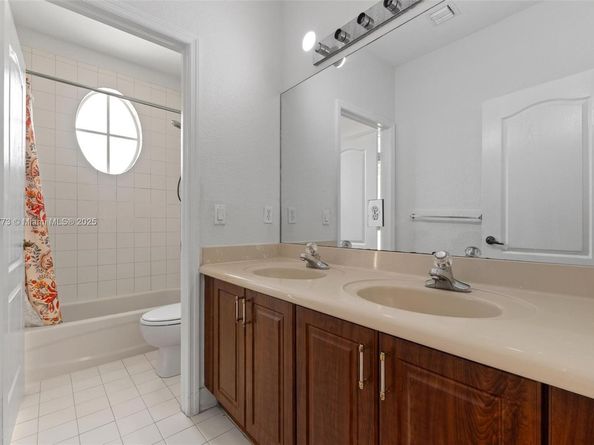 8394 NW 113th Path, Doral FL 33178