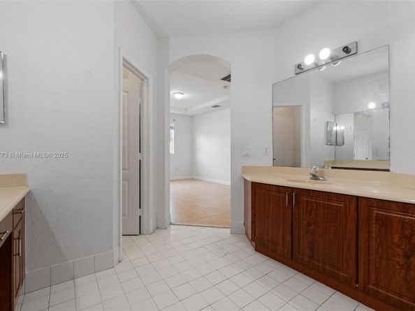 8394 NW 113th Path, Doral FL 33178