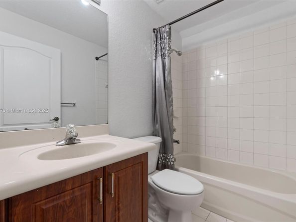 8394 NW 113th Path, Doral FL 33178