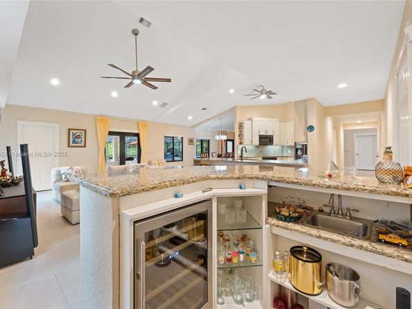 830 NW 115th Ave, Plantation FL 33325