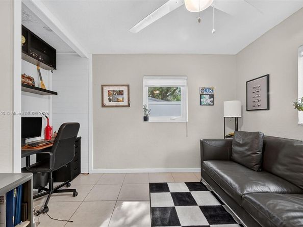 6640 Douglas St, Hollywood FL 33024