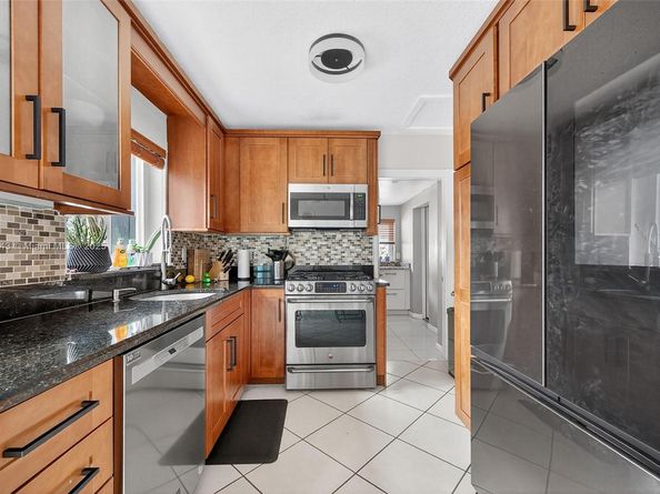 6640 Douglas St, Hollywood FL 33024