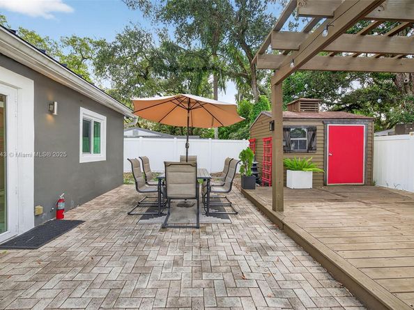 6640 Douglas St, Hollywood FL 33024