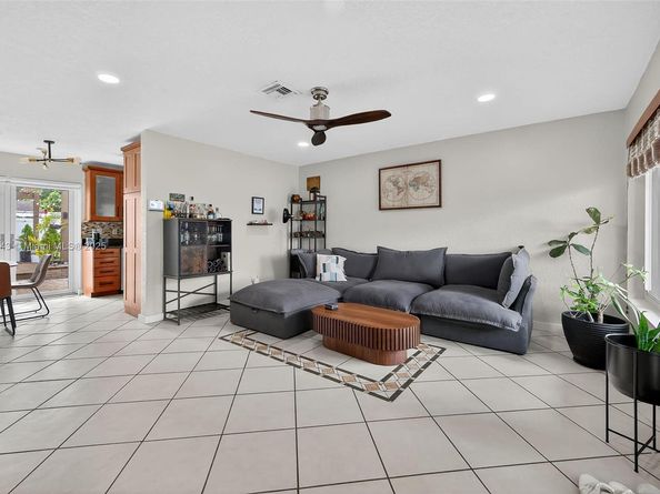 6640 Douglas St, Hollywood FL 33024
