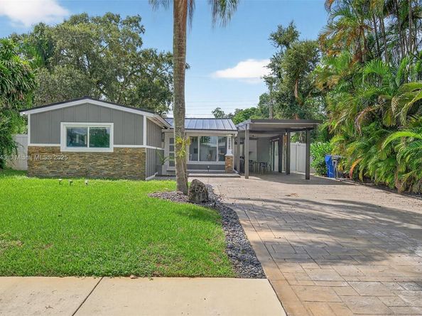 6640 Douglas St, Hollywood FL 33024
