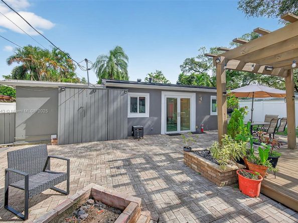 6640 Douglas St, Hollywood FL 33024