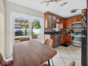 6640 Douglas St, Hollywood FL 33024