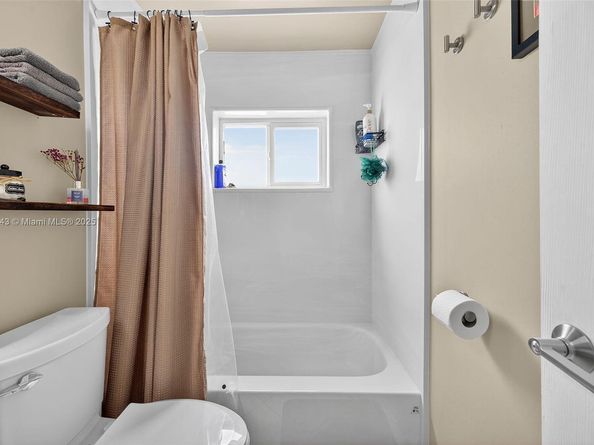 6640 Douglas St, Hollywood FL 33024
