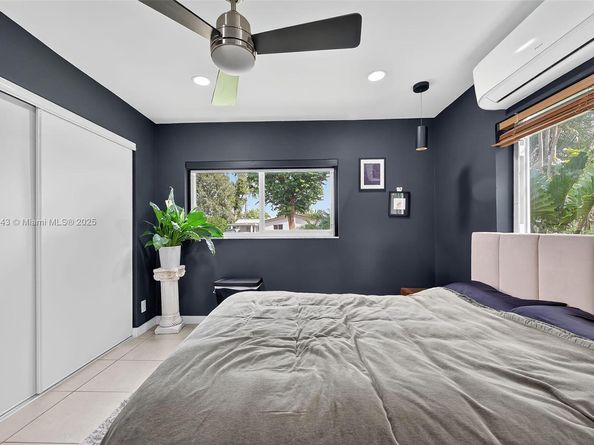 6640 Douglas St, Hollywood FL 33024