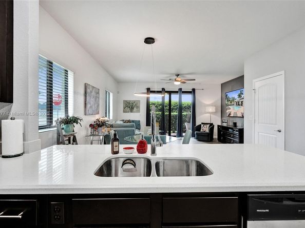 4204 N Dixie Hwy 1, Oakland Park FL 33334