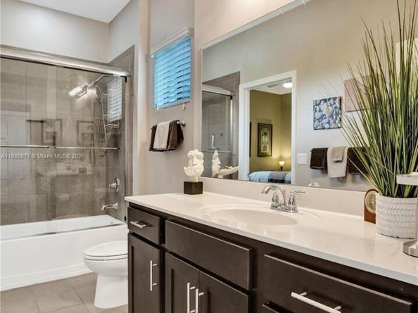 4204 N Dixie Hwy 1, Oakland Park FL 33334