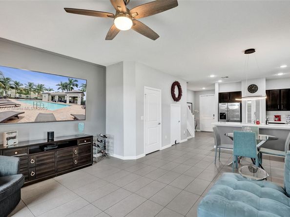 4204 N Dixie Hwy 1, Oakland Park FL 33334