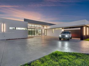 12190 NW 6th St, Miami FL 33182