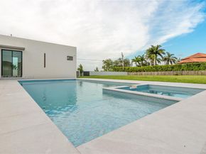 12190 NW 6th St, Miami FL 33182