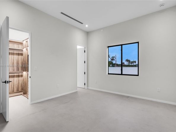 12190 NW 6th St, Miami FL 33182