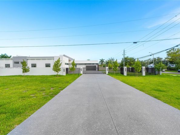 12190 NW 6th St, Miami FL 33182