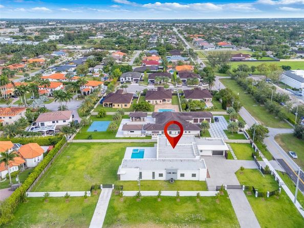 12190 NW 6th St, Miami FL 33182