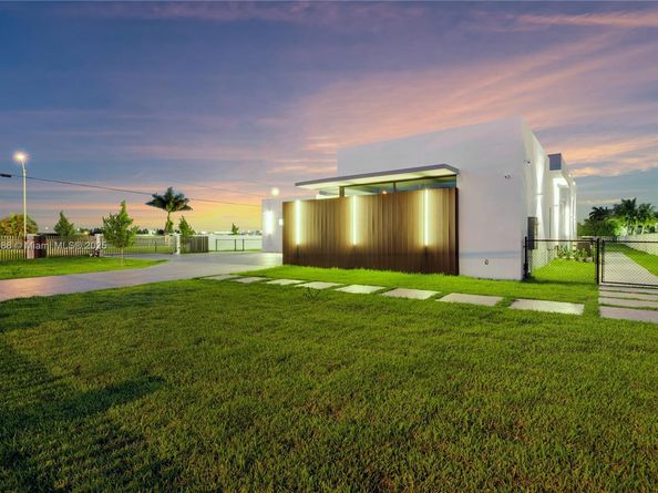 12190 NW 6th St, Miami FL 33182