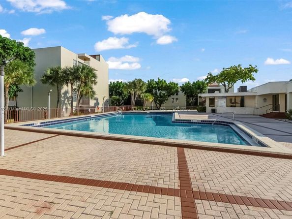 8860 Fontainebleau Blvd 304, Miami FL 33172