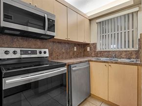 8860 Fontainebleau Blvd 304, Miami FL 33172