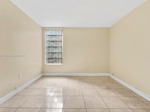 8860 Fontainebleau Blvd 304, Miami FL 33172