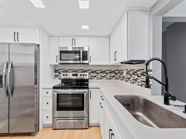 8617 SW 68th Ct 2, Pinecrest FL 33156