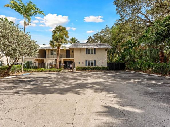 8617 SW 68th Ct 2, Pinecrest FL 33156