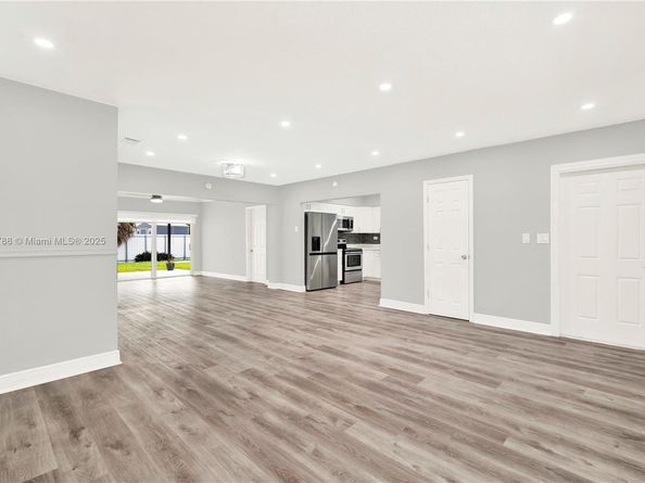 7932 Meridian St, Miramar FL 33023