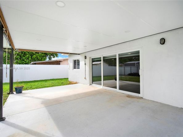 7932 Meridian St, Miramar FL 33023