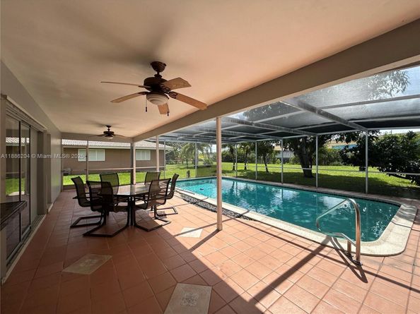 6520 SW 20th St, Plantation FL 33317